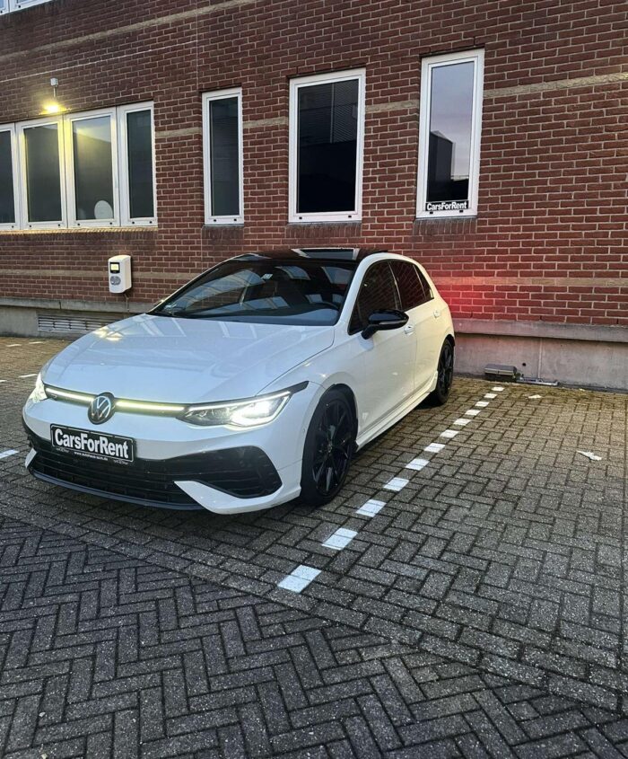 Volkswagen Golf 8R + Downpipes CarsForRent