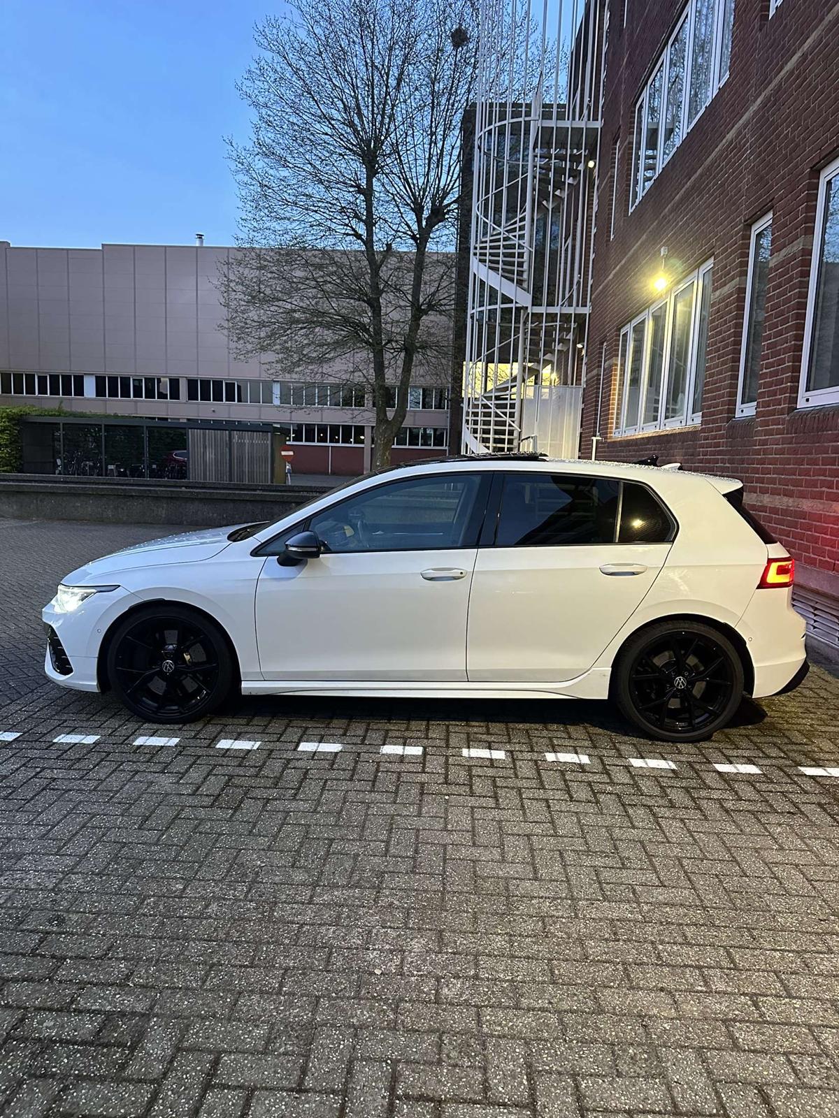 Volkswagen Golf 8R