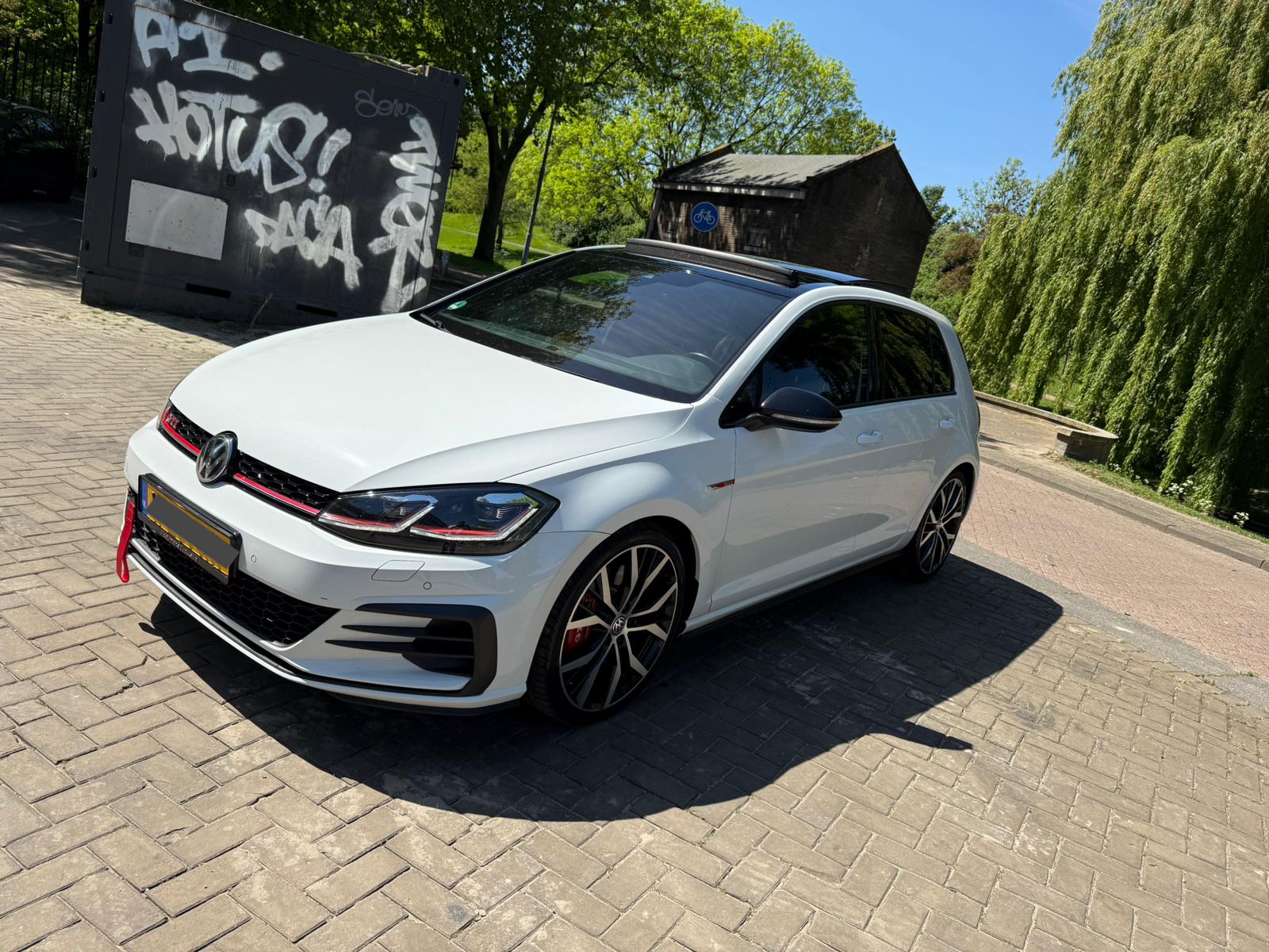 Volkswagen Golf 7.5GTI Performance