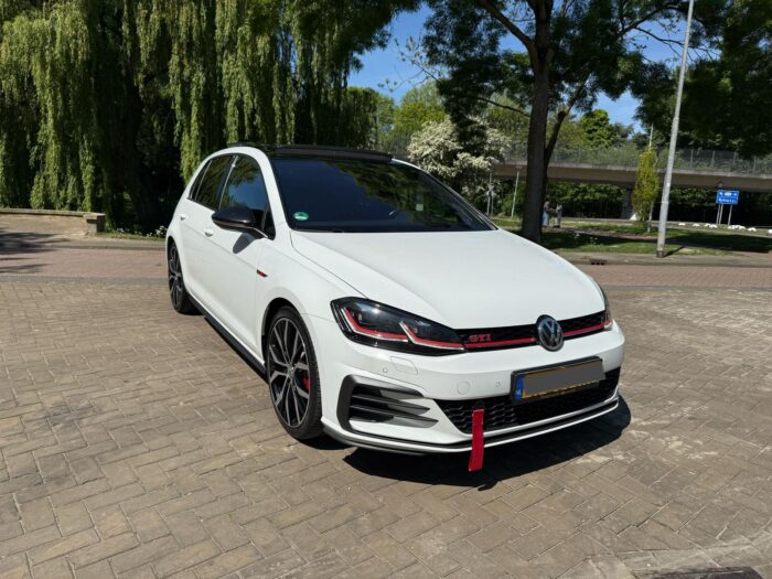 Volkswagen Golf 7.5 GTI Performance BMT Rental