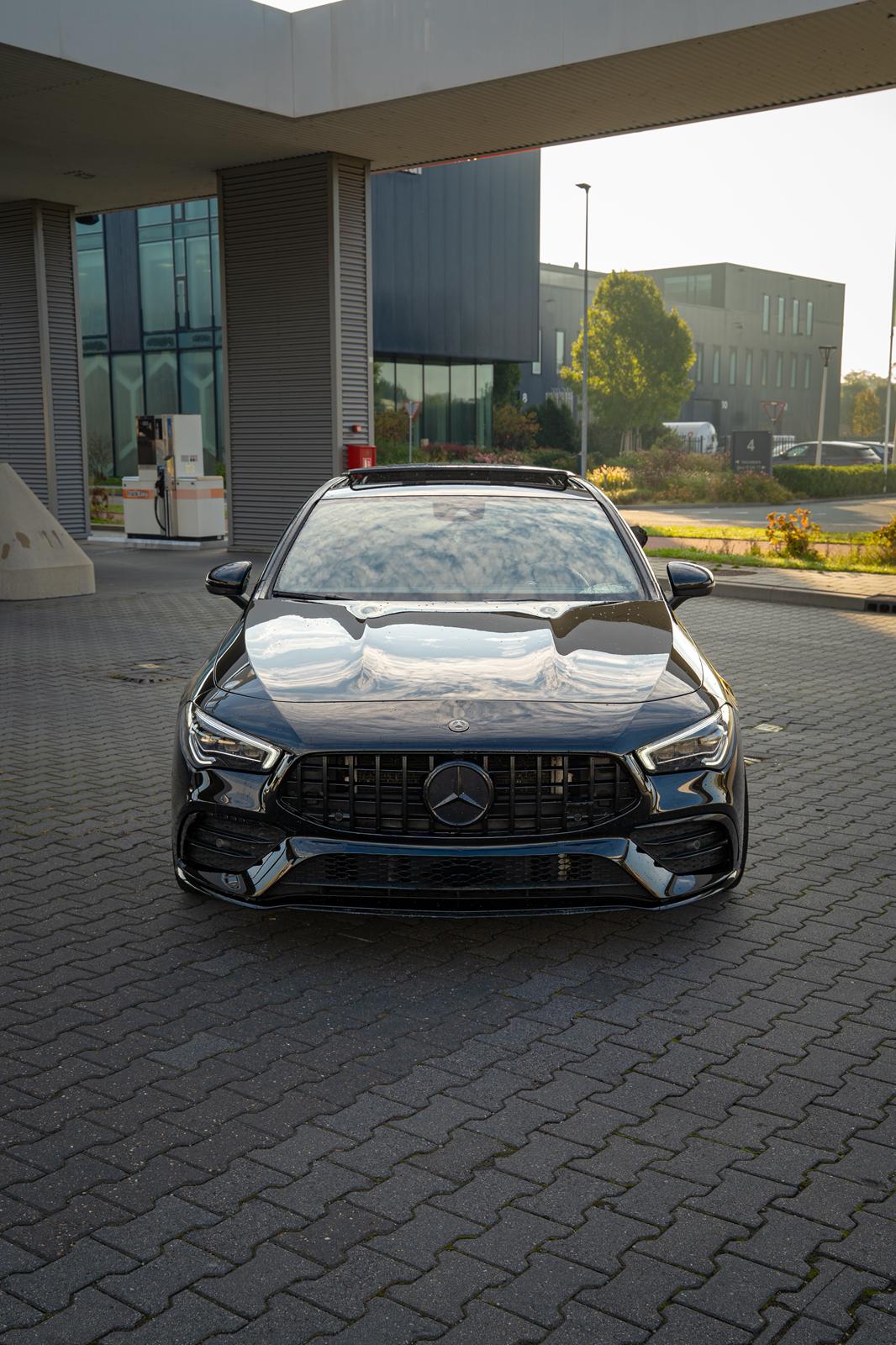 Mercedes Benz CLA 35 AMG